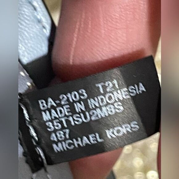 MICHAEL KORS PREMIERE Suri Medium Logo Perforated Suede Shoulder bag Reversible - Picture 10 of 16